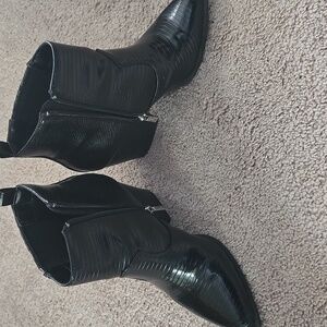 The Drop Black Textured Ankle Boots